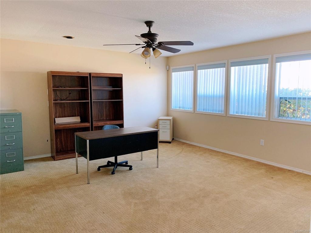 listing image 16041743897725363013