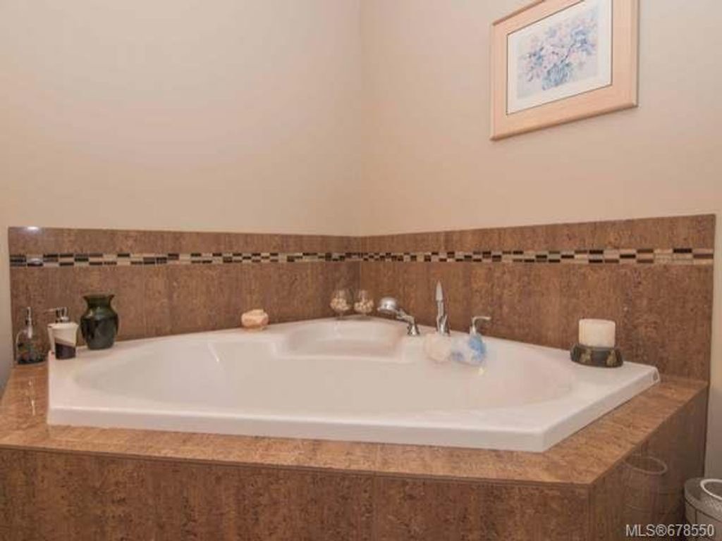 listing image 16049599622015658514