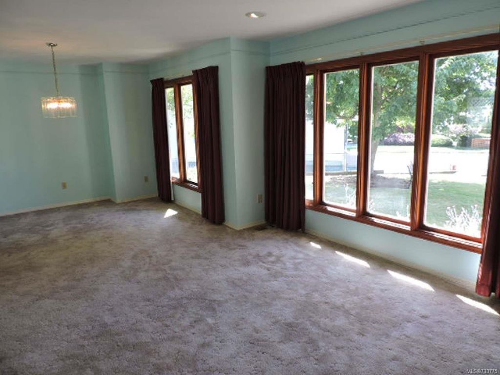 listing image 16044776333349835776