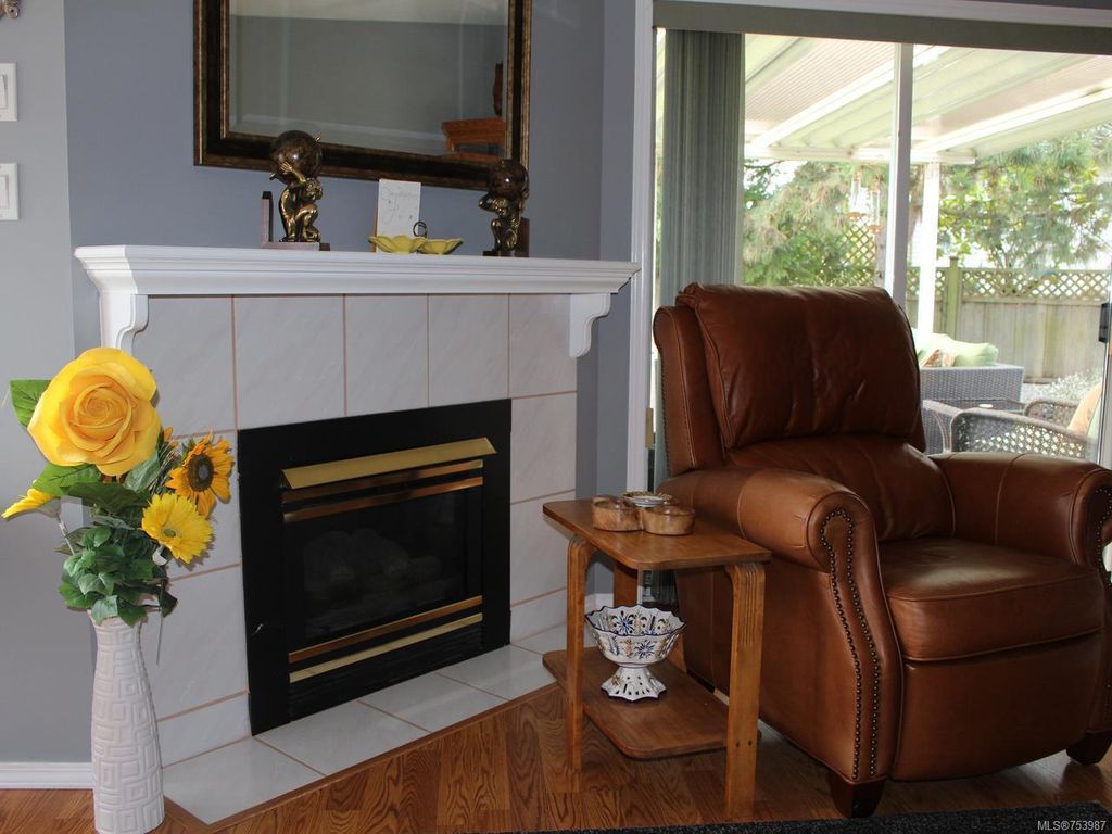 listing image 16041855192533706255