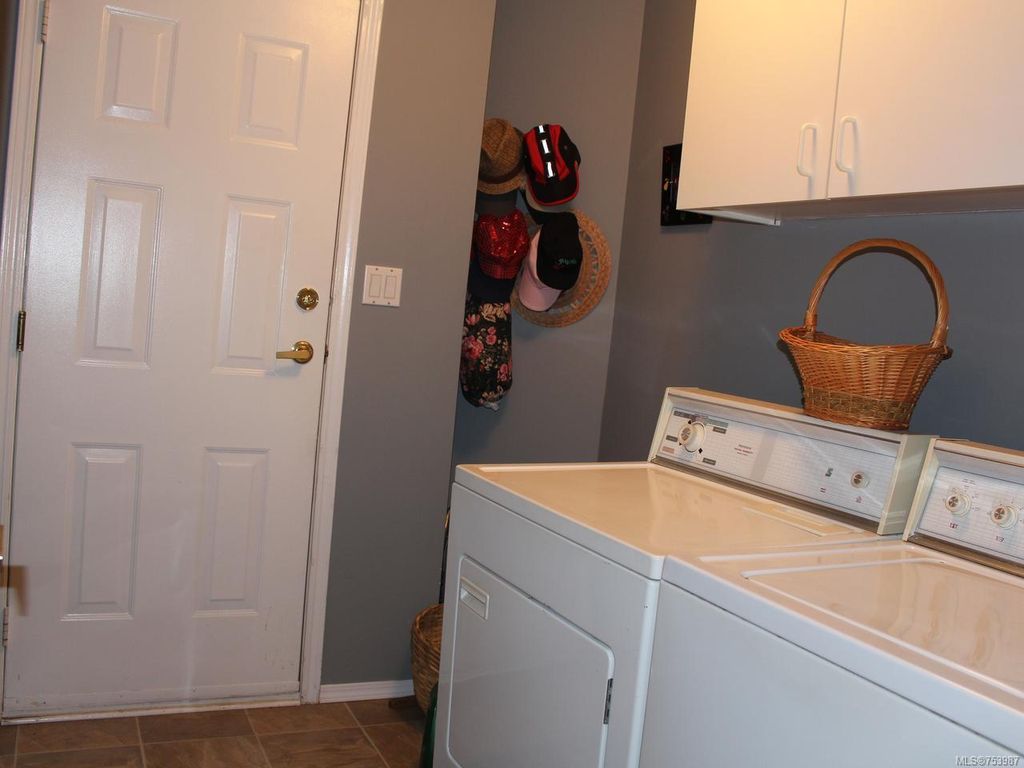 listing image 16049199433676795850