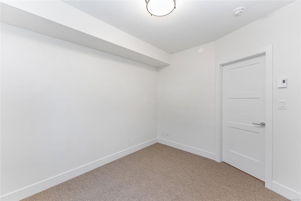 listing image 16042878413444336213