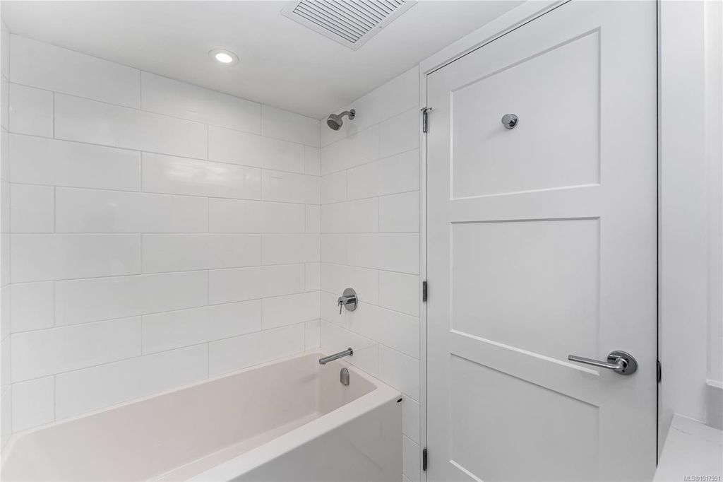 listing image 16046219007438725640