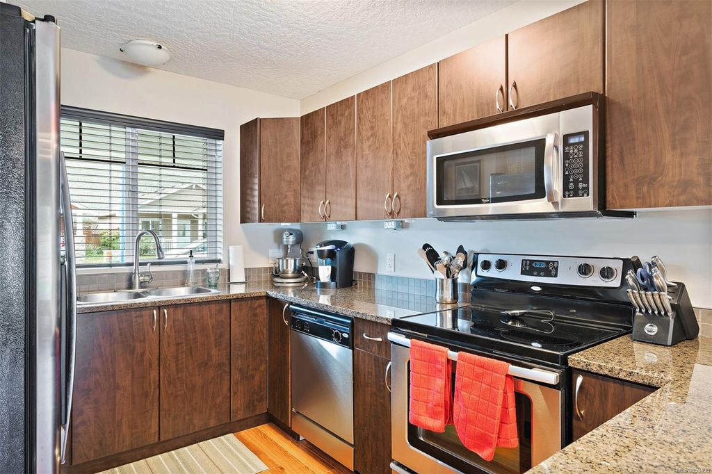 listing image 16043445481739