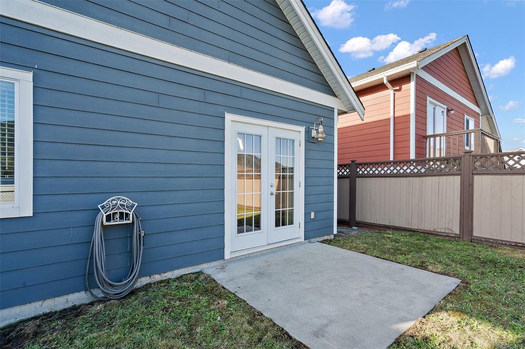 listing image 16043309243903