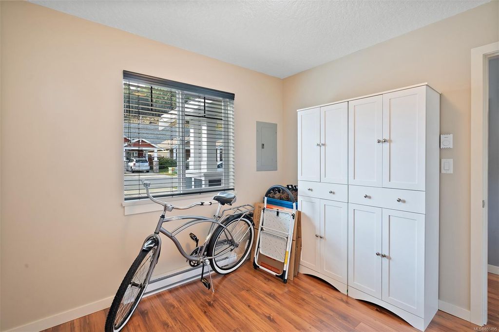 listing image 16043128292380