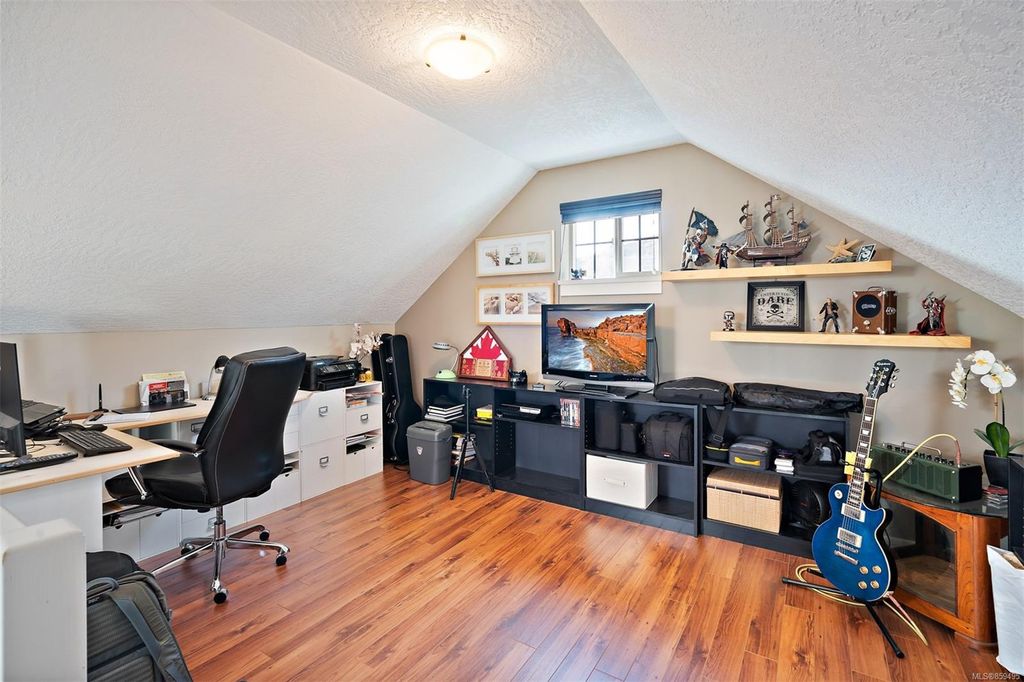 listing image 16042636773345