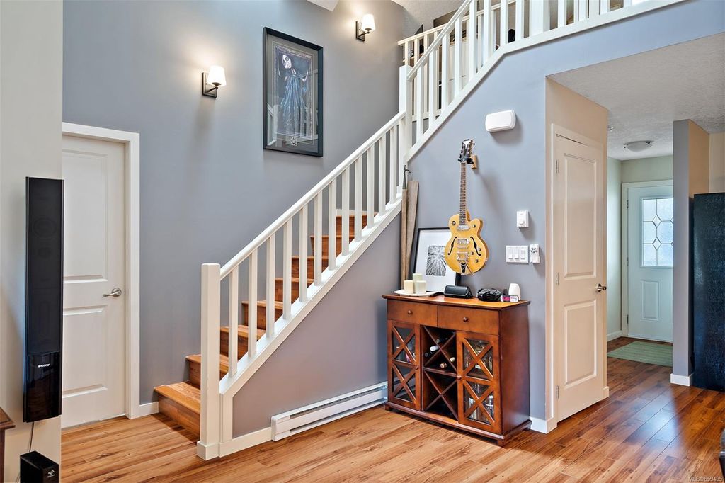 listing image 16043499232969