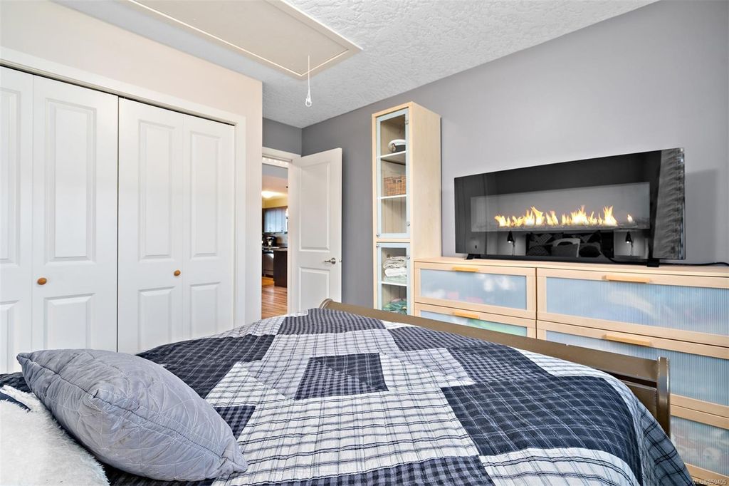 listing image 16041380907582