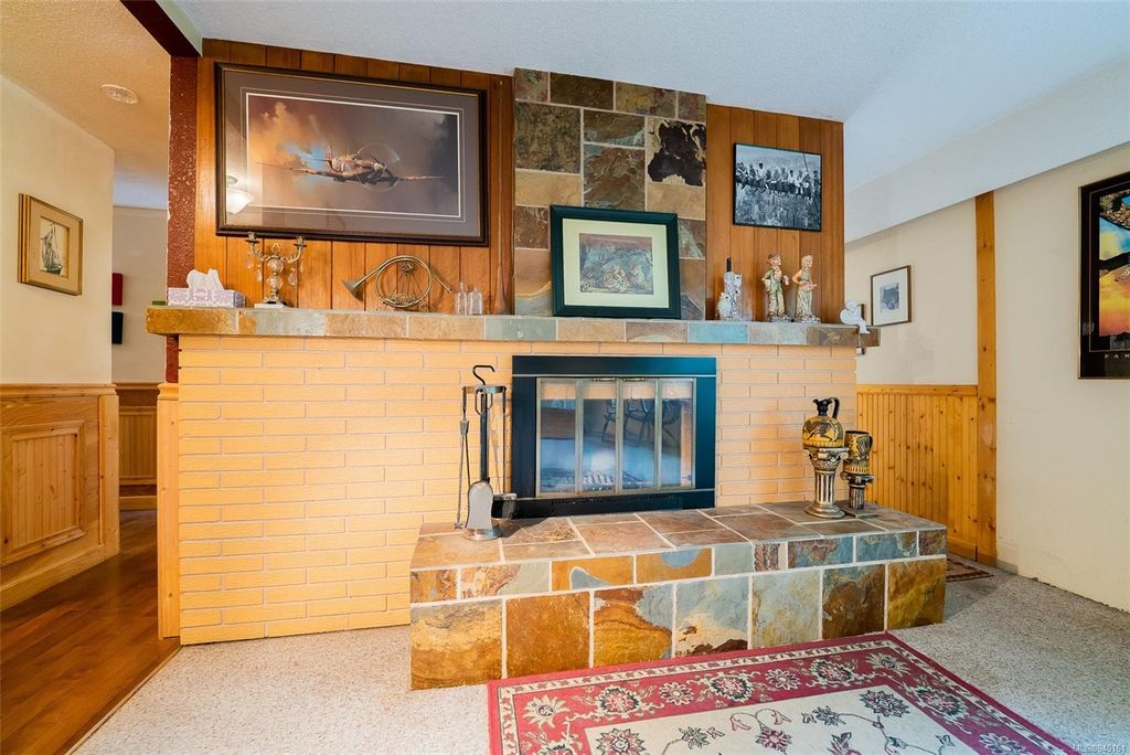 listing image 16048842217360432789