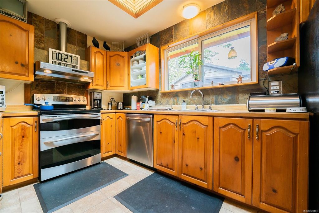 listing image 16048940573990766196