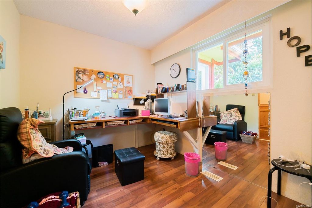 listing image 16040710107195136397