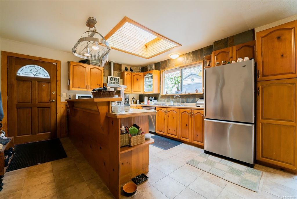 listing image 16044076949920812485