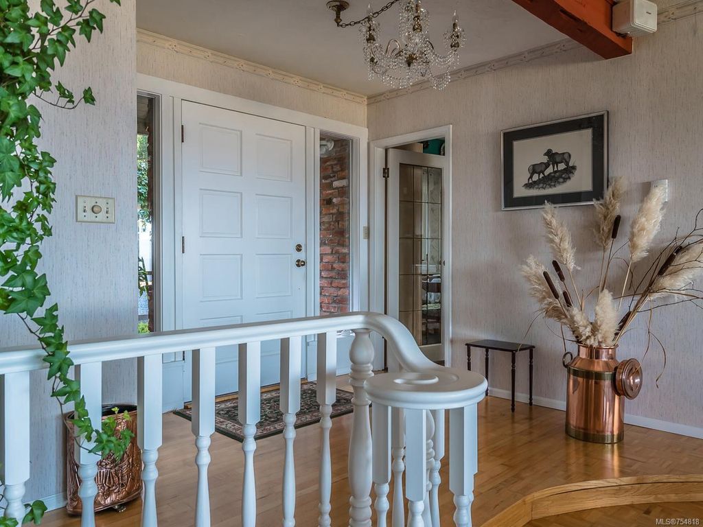 listing image 16044229566416964709