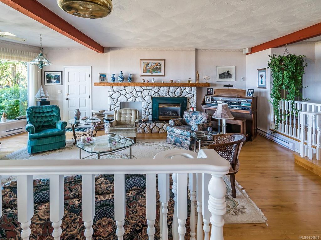 listing image 16041973460916438396