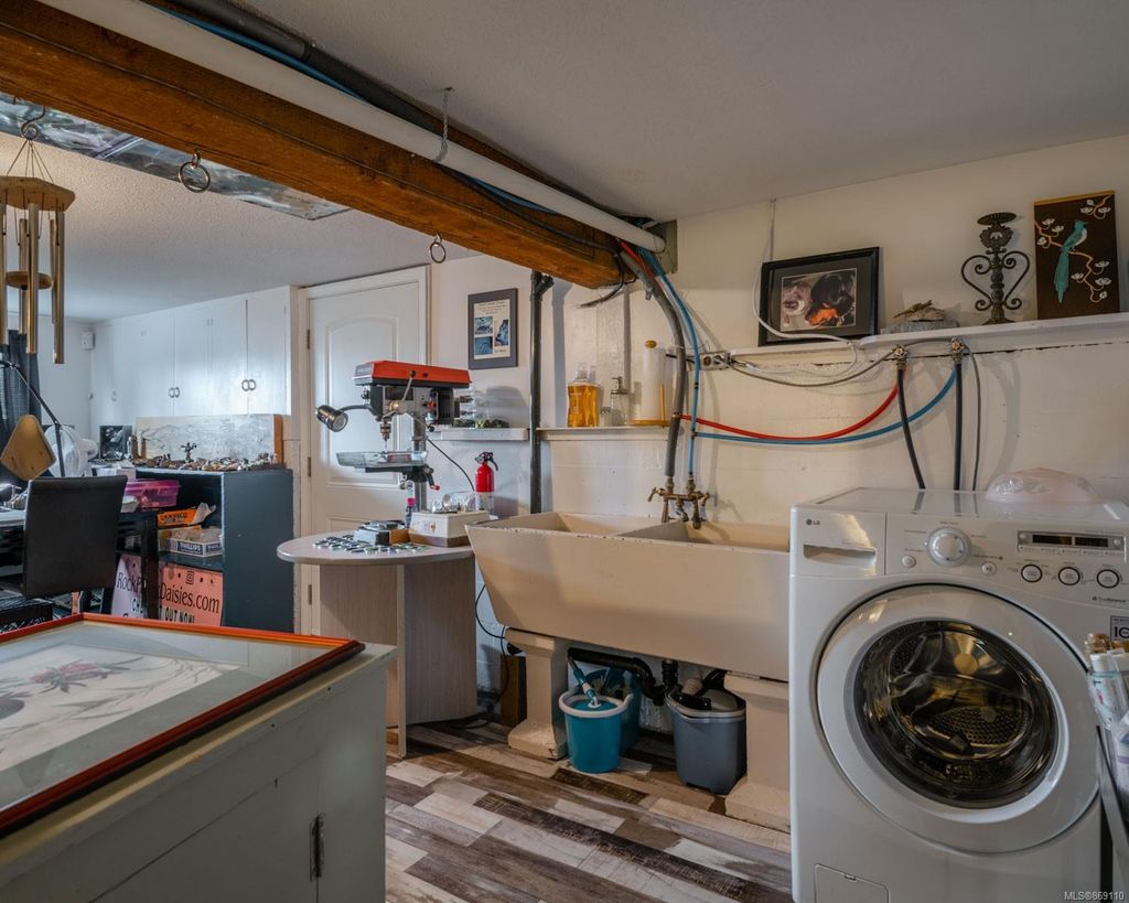 listing image 16046631748745815113