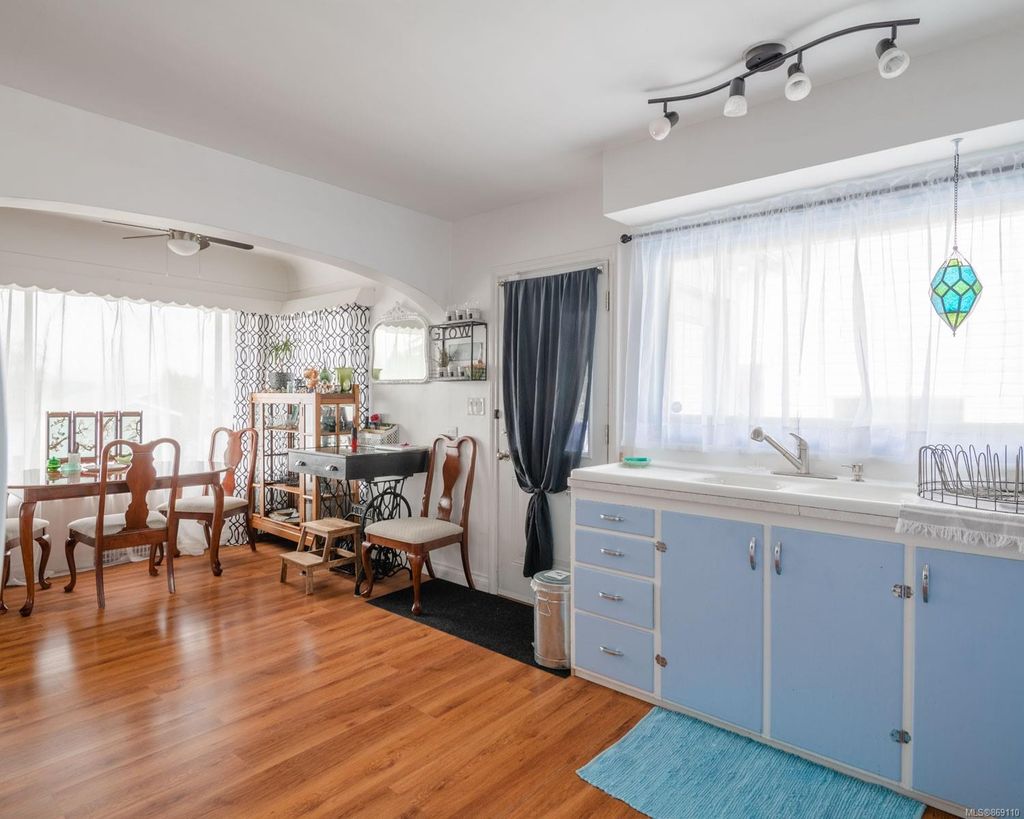 listing image 16046499197593997119