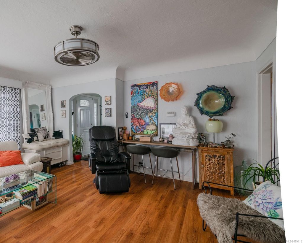listing image 16045305729788138809