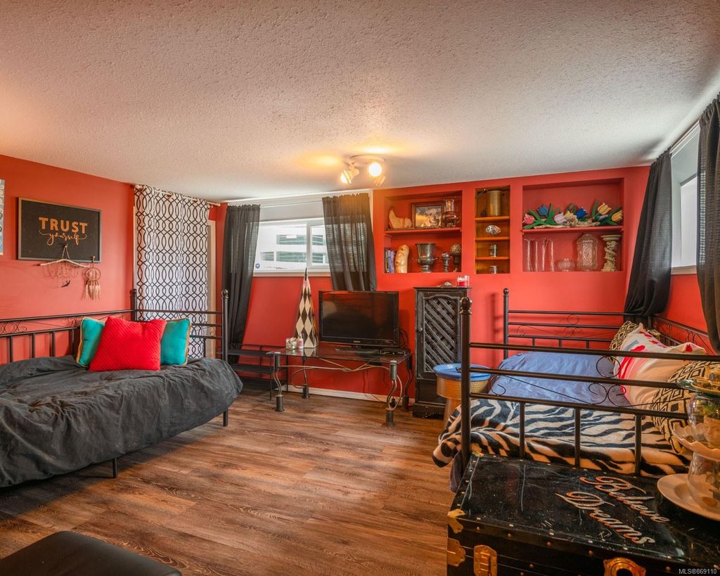 listing image 16046218005575182386
