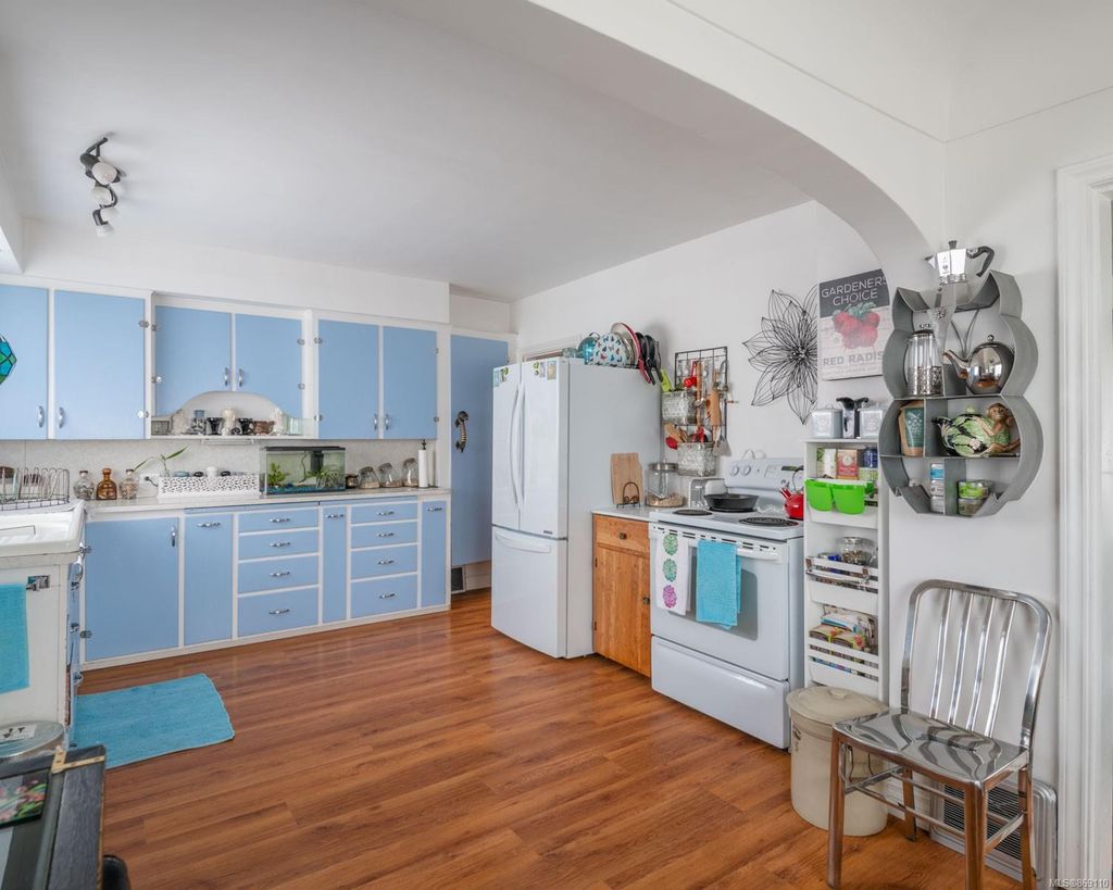 listing image 16045407985238982336