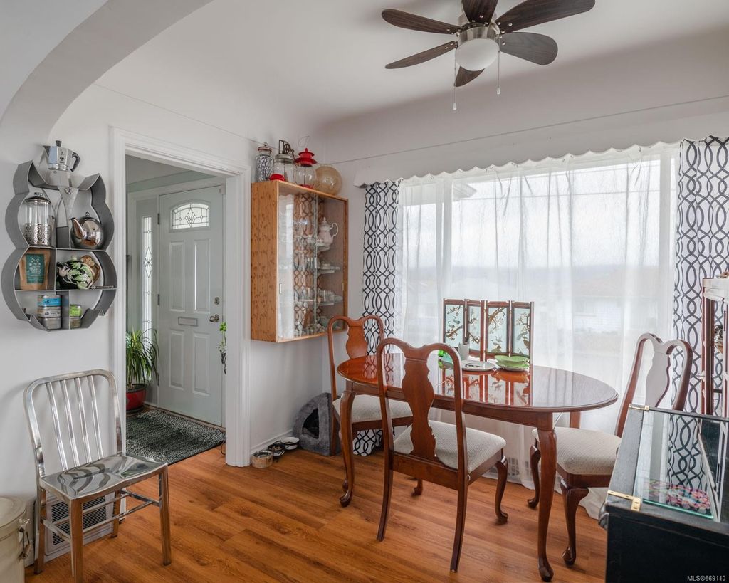 listing image 16049063071702882720