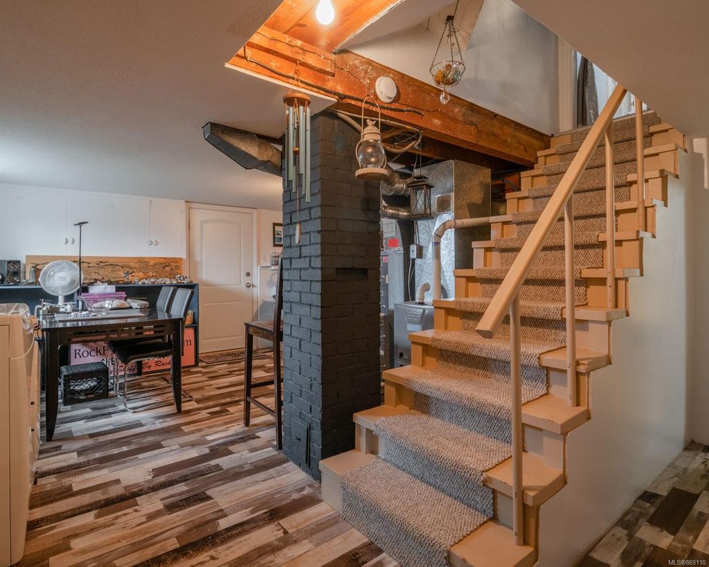 listing image 16040632781640523293