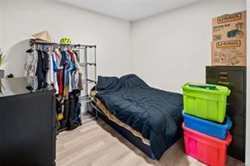 listing image 16043800666529