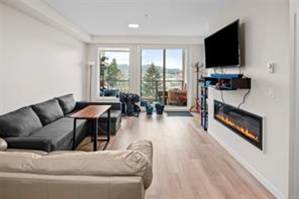 listing image 16043442049595