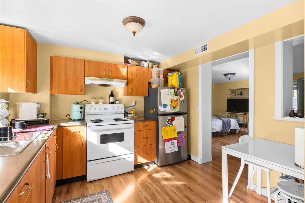 listing image 16048645459052763892