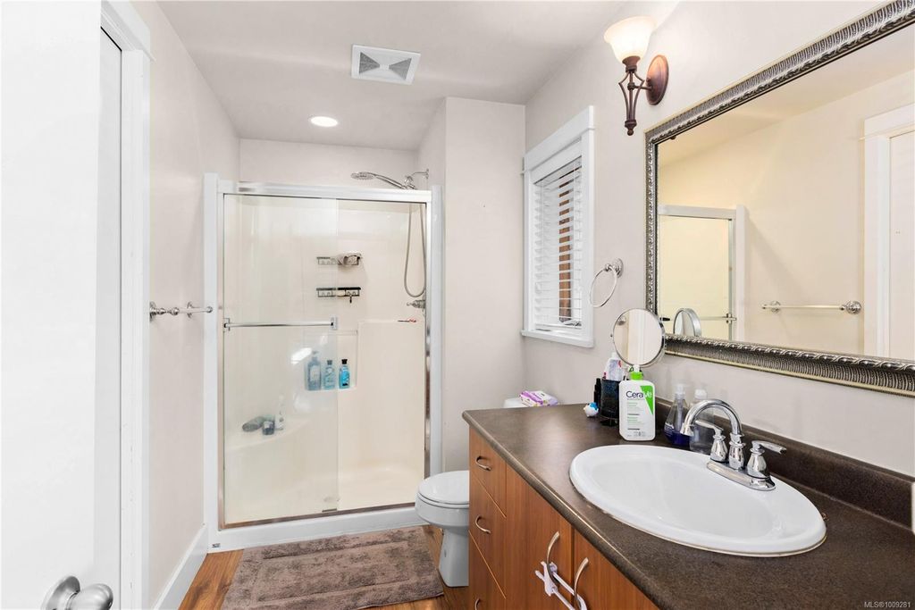 listing image 16049913015590464680