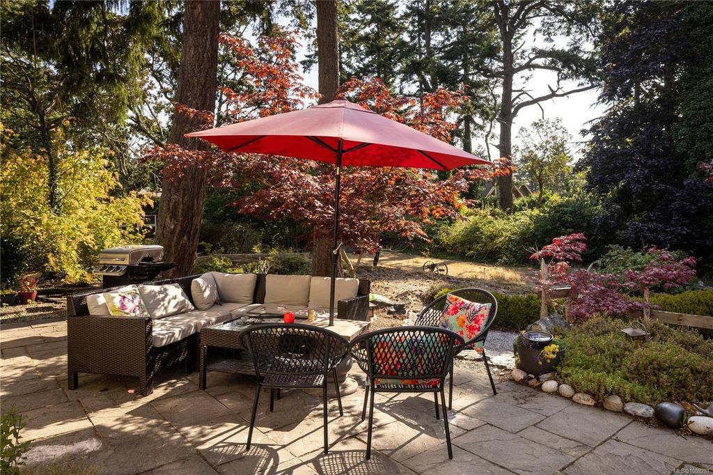 listing image 16049580975165050133
