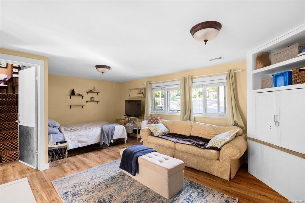 listing image 16040797912778251835