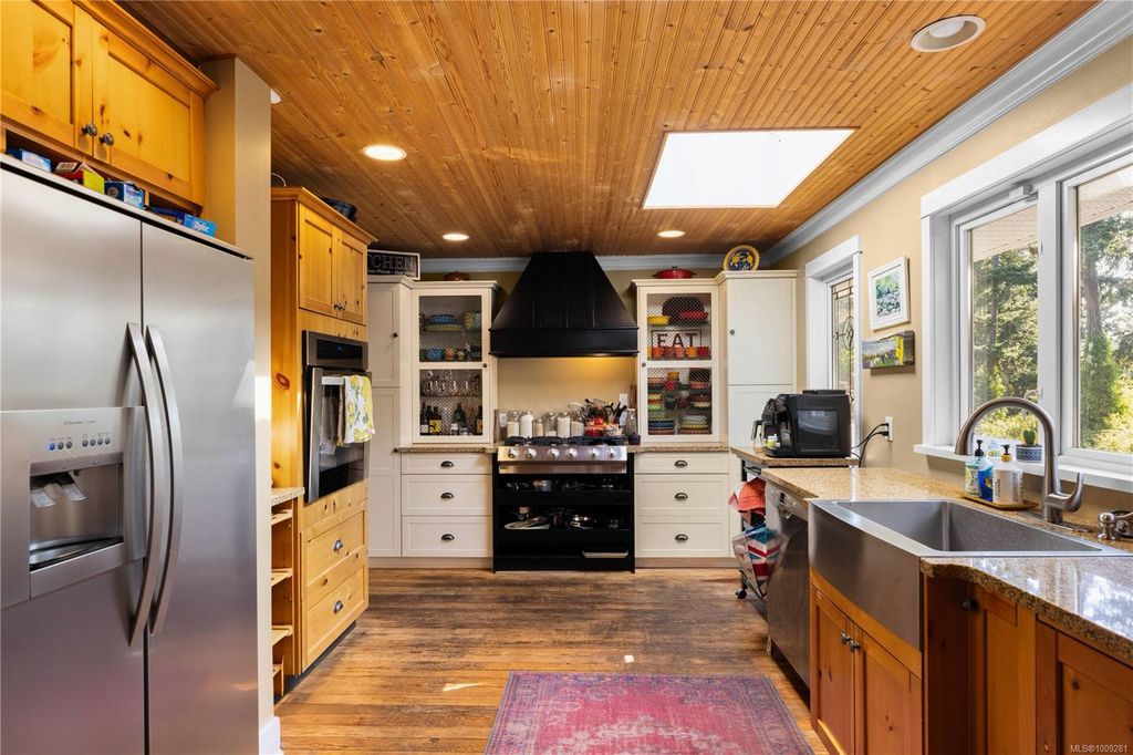 listing image 16048062755971379336