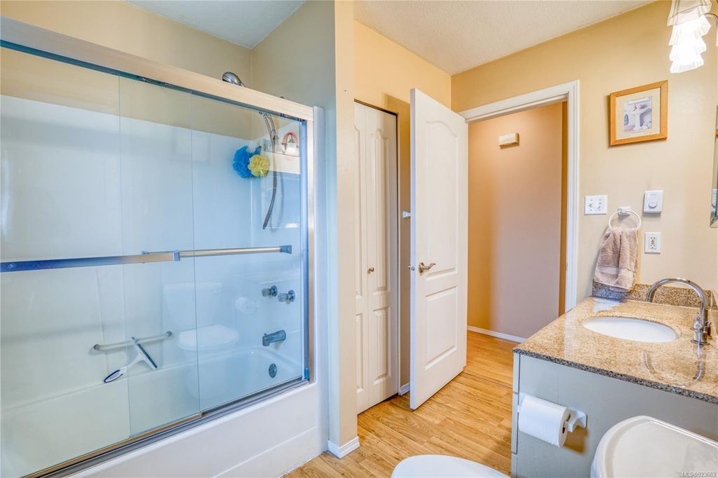 listing image 16049330801870021616