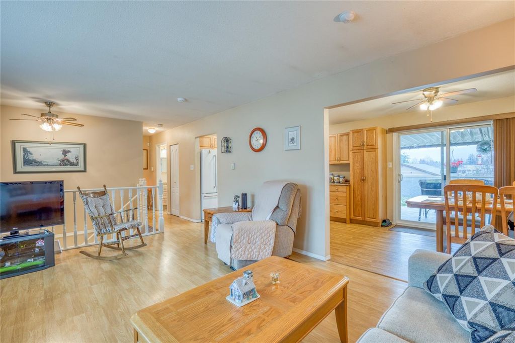 listing image 16048763833269454991