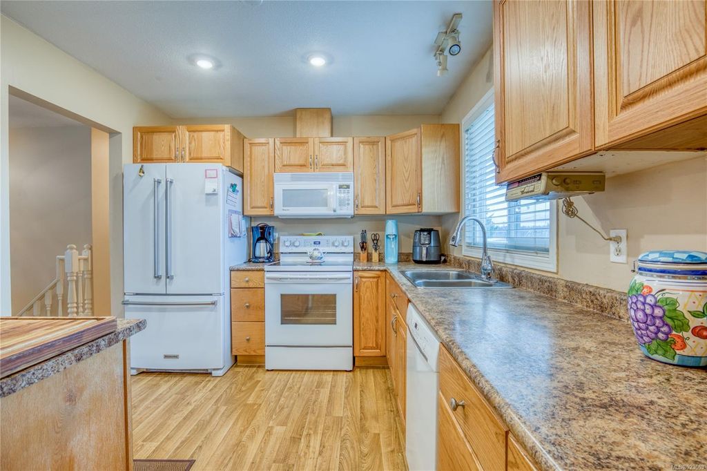 listing image 16048203269536409412