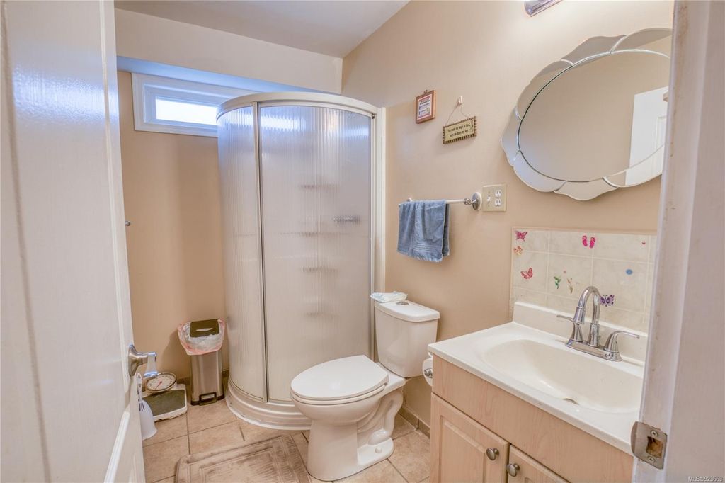 listing image 16041471695253385266