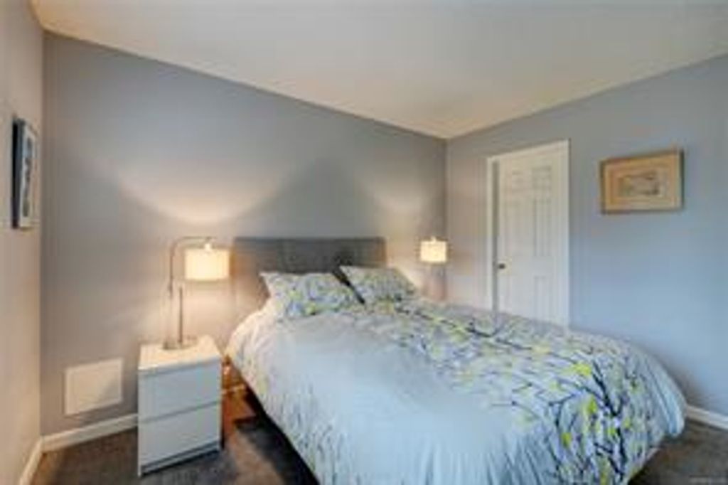 listing image 16044079562215331275