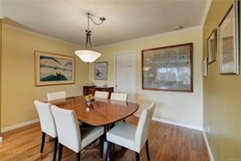 listing image 16049498763834246987