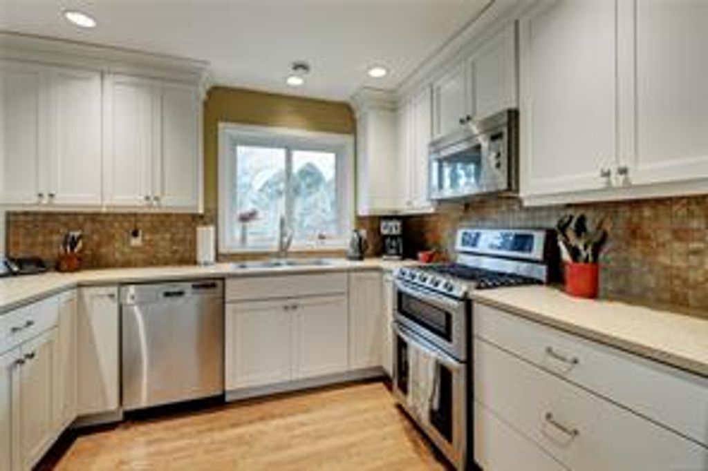 listing image 16046670045243907513