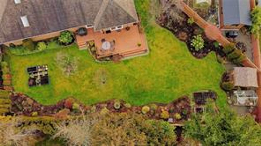 listing image 16041707461408095101
