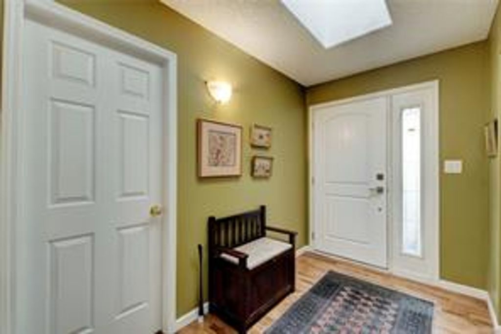 listing image 16047906944033752440