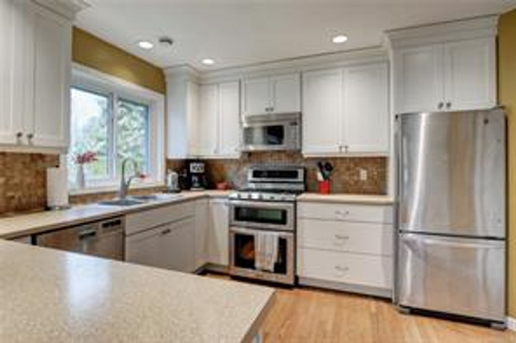 listing image 16040437689719654155