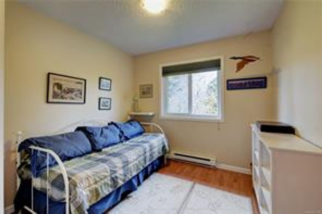 listing image 16046120079403789375