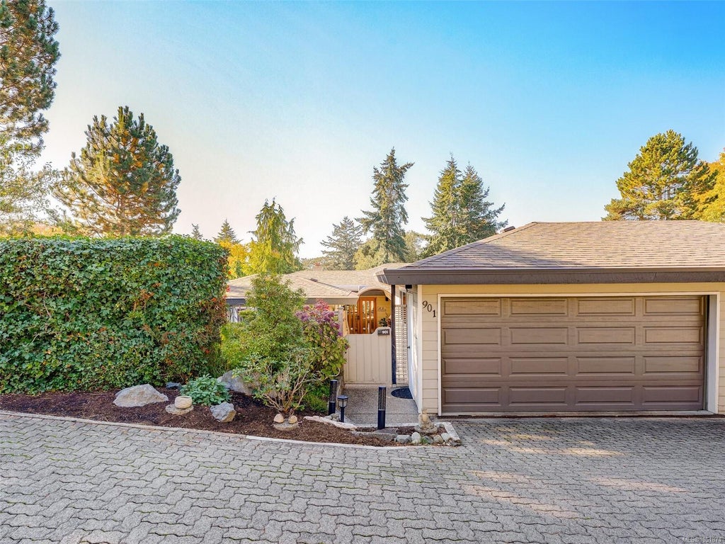 901-2829 ARBUTUS RD, SAANICH, BC V8N 5X5 - Image 4040026351.jpeg?d=l