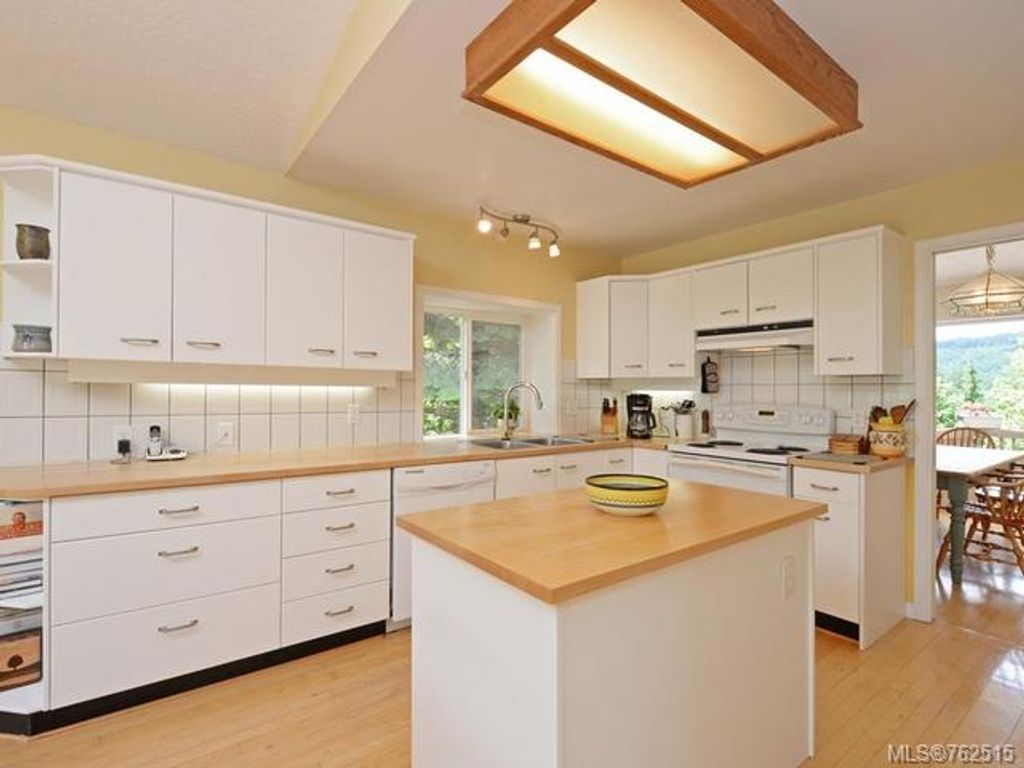 listing image 16046952613001672603