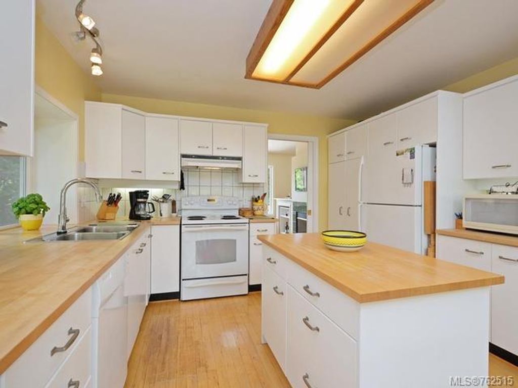 listing image 16041085593038818151