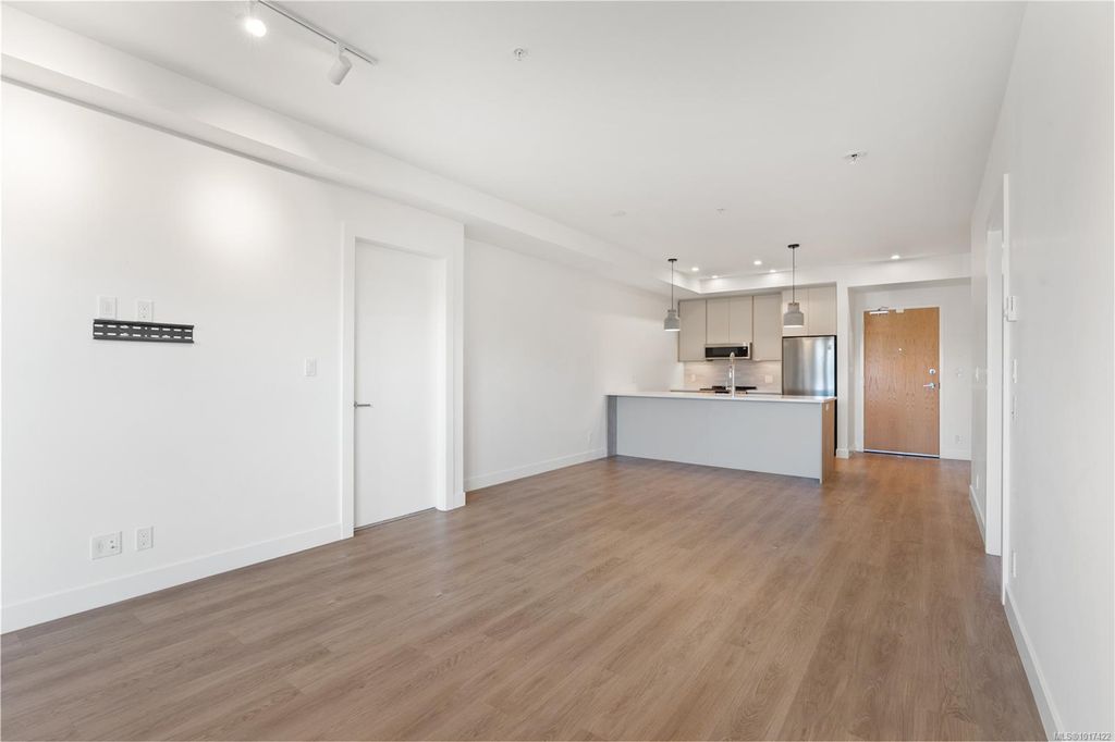 listing image 16048890619648482373