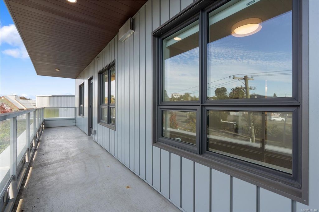 listing image 16042933065498790451