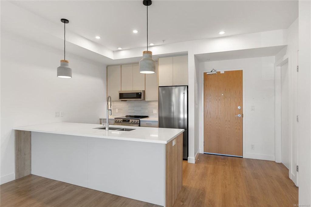 listing image 16042943899571083300
